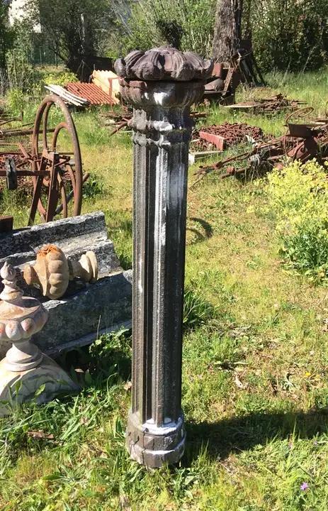Ancien poteau de balustrade en fonte