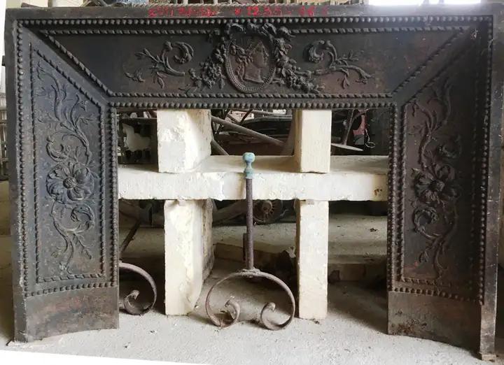 Contrecoeur de cheminée en fonte