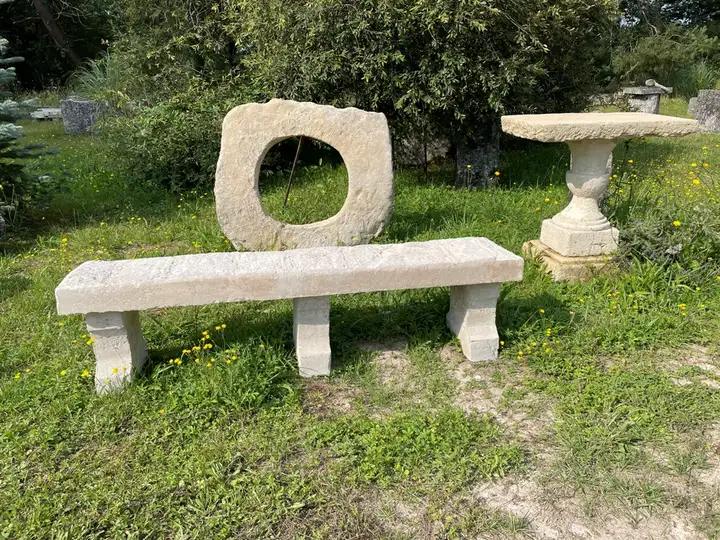 Banc en pierre dure de Saintonge