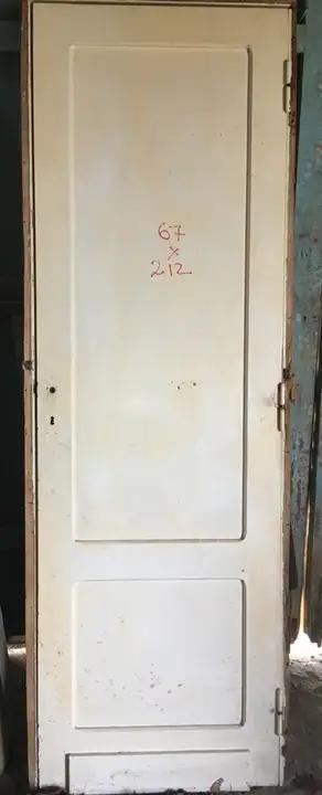 Porte d'intérieur en bois et son cadre