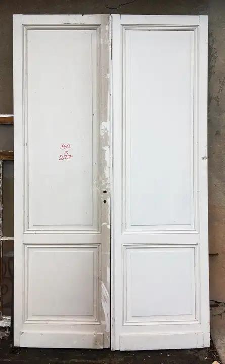 Ancienne porte double d'intérieur en bois à deux panneaux