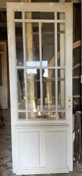 Porte ancienne vitrée d'extérieur en bois