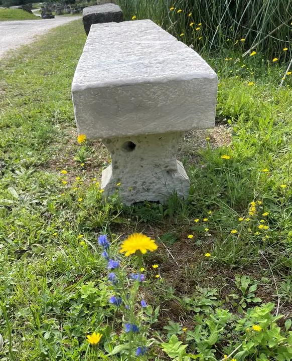 Banc en pierre dure de Saintonge