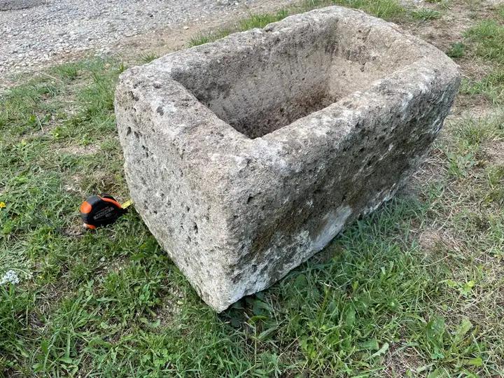 Petit bac ancien en pierre