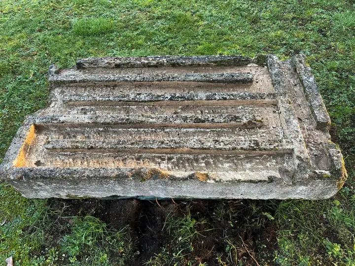 Ancien refroidisseur d'eau pour distiller le COGNAC en pierres de Charente