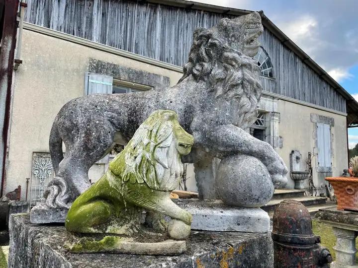 Lion en pierre copie d'ancien