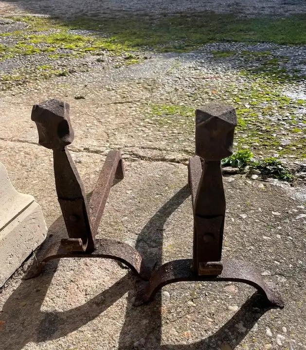Paire de chenets en fer forgé ancien