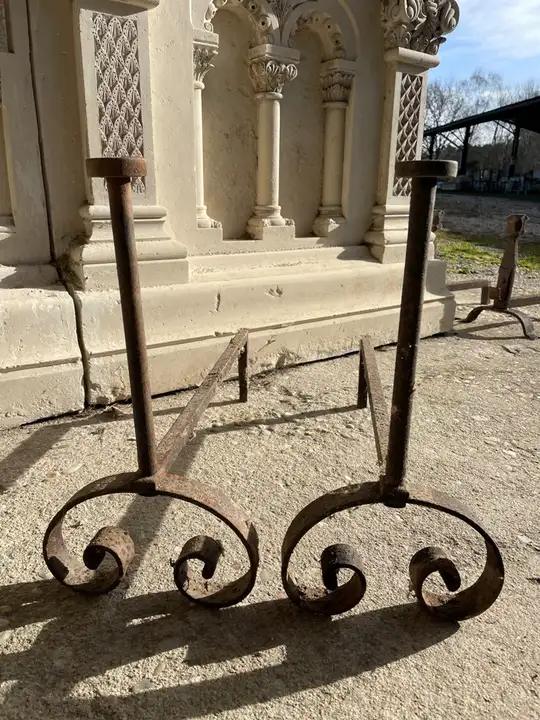 Paire de chenets anciens en fer forgé