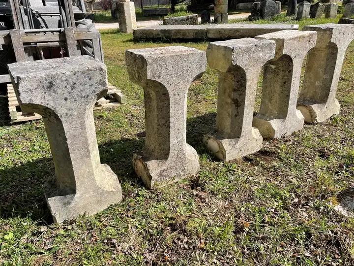 10  anciennes balustres en pierre