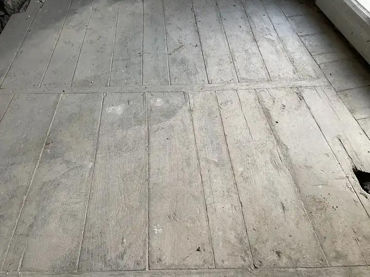 40m² de plancher de chêne ancien à restaurer