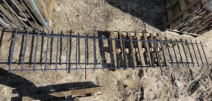 Grille de dessus de mur en fer forgé