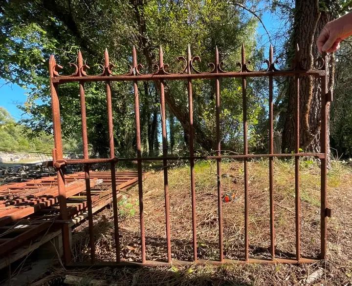 +10ml de grilles anciennes en fer forgé