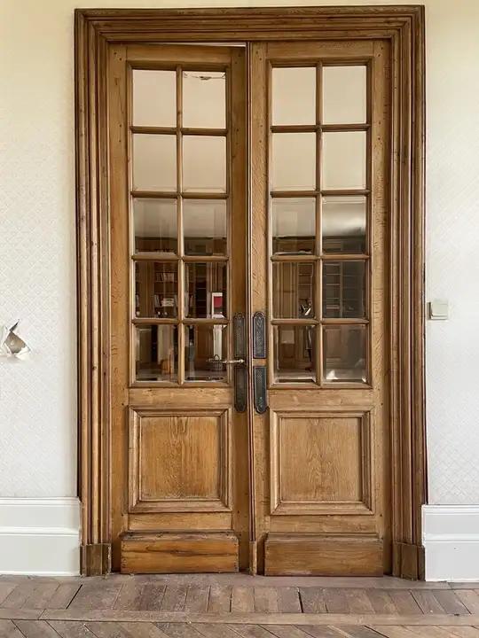 une paire de portes vitrées ancienne
