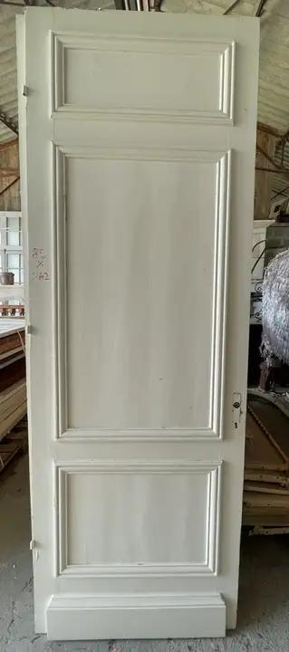 Ancienne porte à trois panneaux