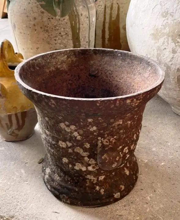 Ancien pilon en fonte de fer