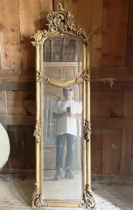 Ancien miroir en bois doré de style Rocaille