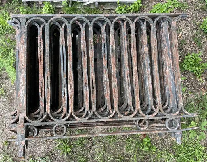 Ancienne rambarde de pont en fer forgé
