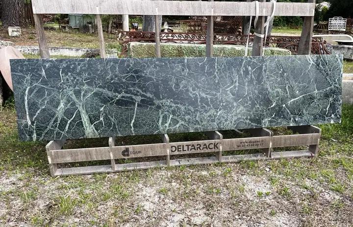 Plateau de marbre vert veiné de gris