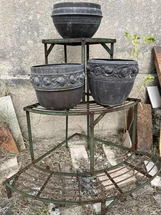 3 cache-pots en cuivre décorés de galons de fleurs