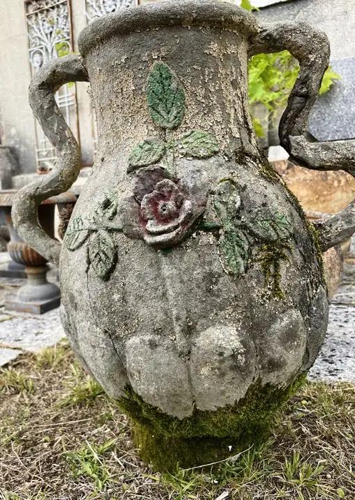 Vase décoratif en ciment et fil de fer