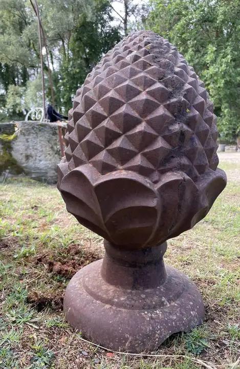 Enorme ananas en fonte d'époque 1900