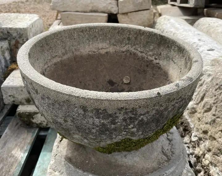Cache pot en pierre reconstituée