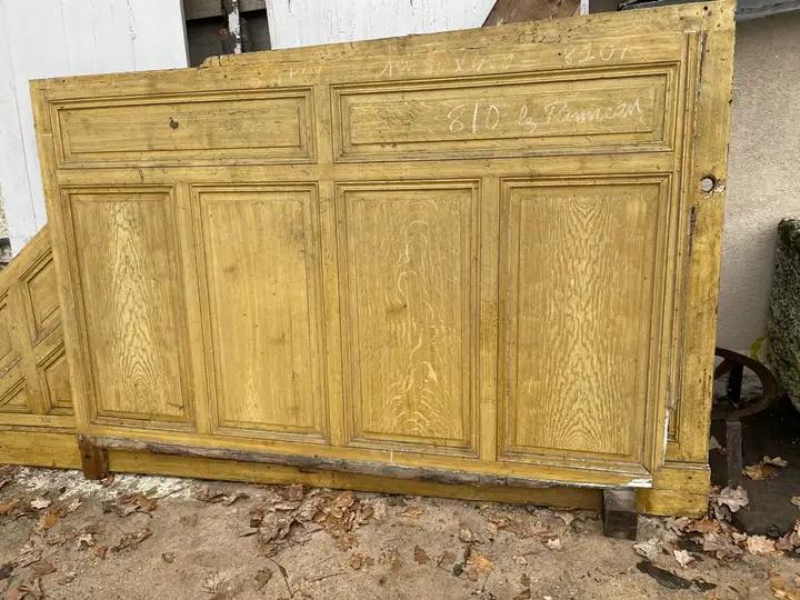 Ancienne boiserie basse de couloir en bois