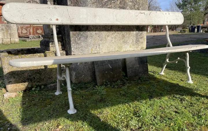 Ancien banc de jardin à deux pieds en fonte