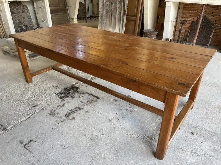 Table de ferme en sapin rouge pour cuisine rustique
