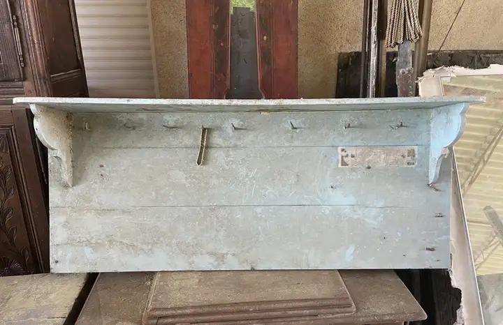 Ancienne étagère de cuisine en bois peint en bleu