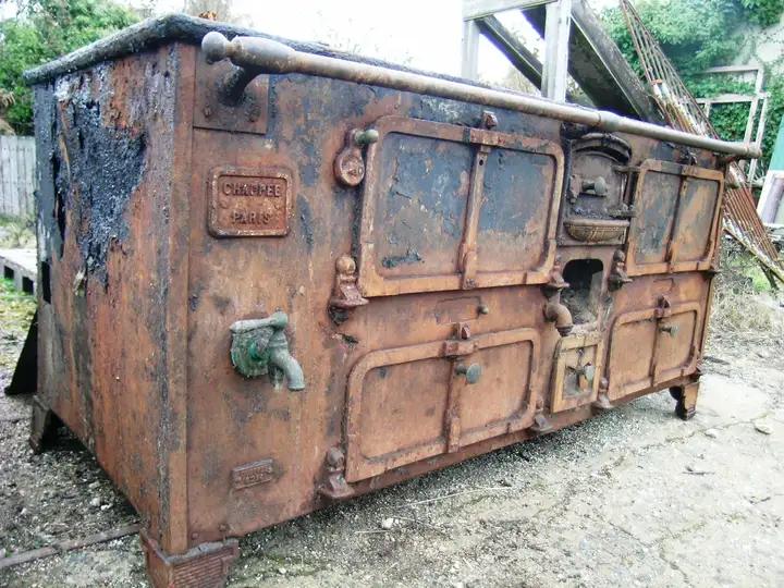 Ancienne cuisinière de marque CHAPPEE en fonte