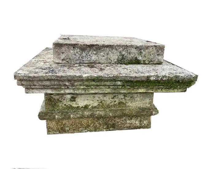 Ancien dessus de piliers en pierre d'Angoulème