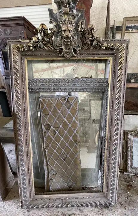 Ancien miroir en stuc et verre biseauté