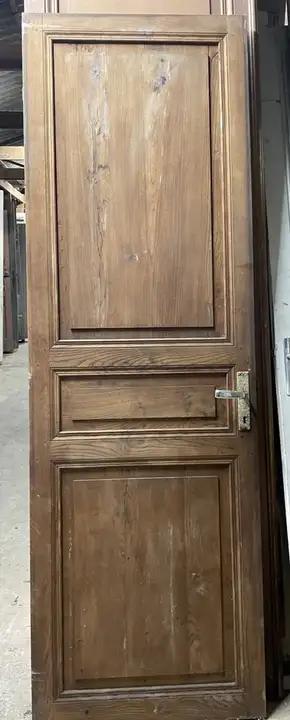 Porte ancienne de communication. Porte intérieur en chene à trois panneaux