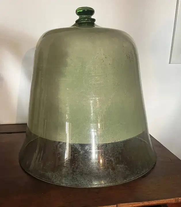 Ancienne cloche en verre