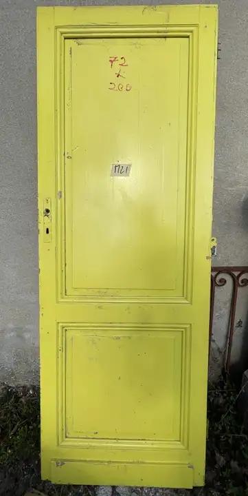 Porte simple pleine à deux panneaux sur une face et une face lisse