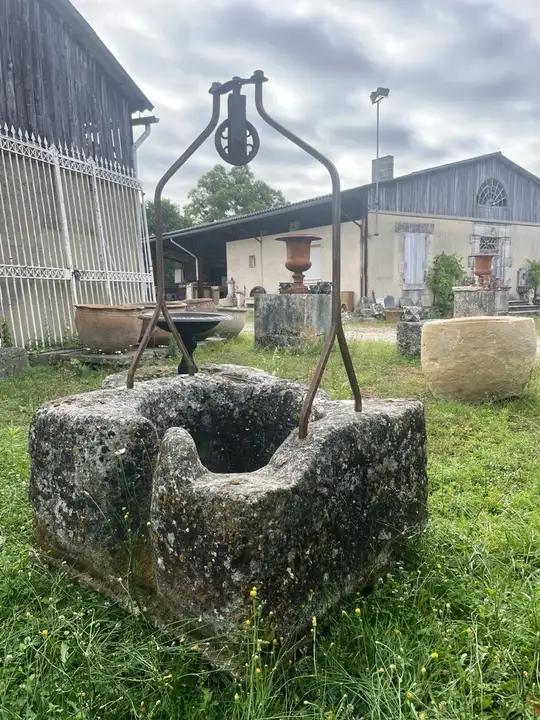 Ancien puits Charentais cubique