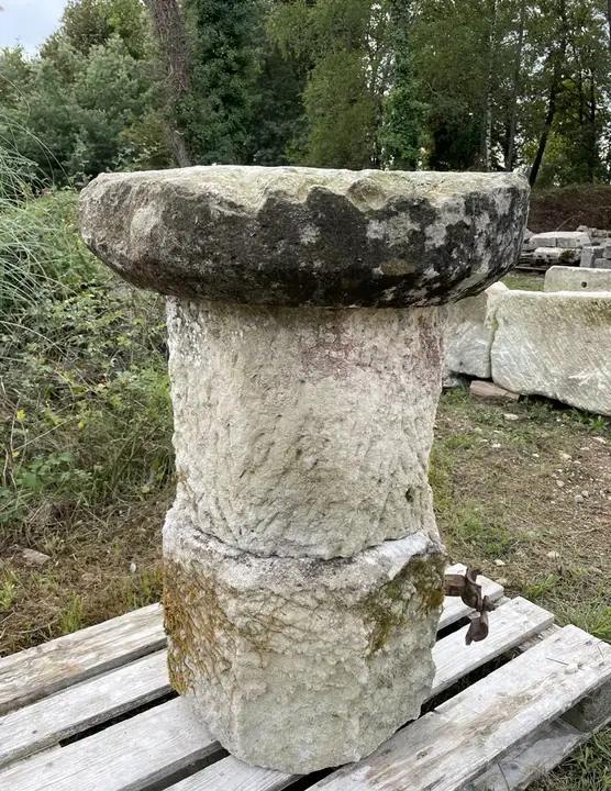 Ancienne table guéridon en pierre calcaire