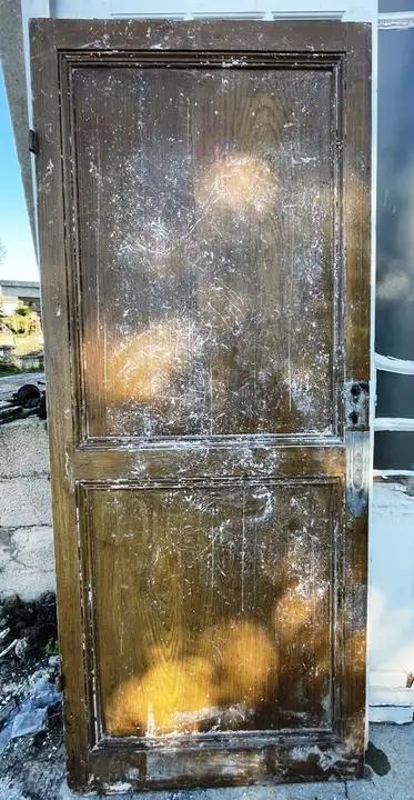 Ancienne porte de communication en bois à deux panneaux