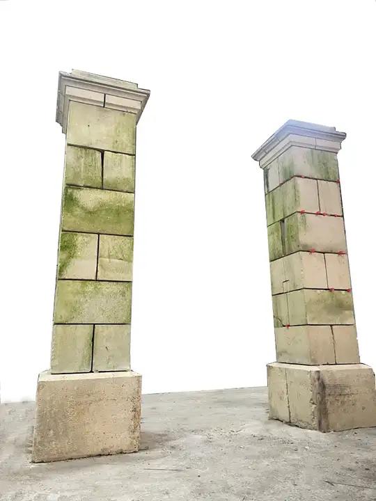 Deux anciens piliers de grange pouvant etre utilisés pour une entrée
