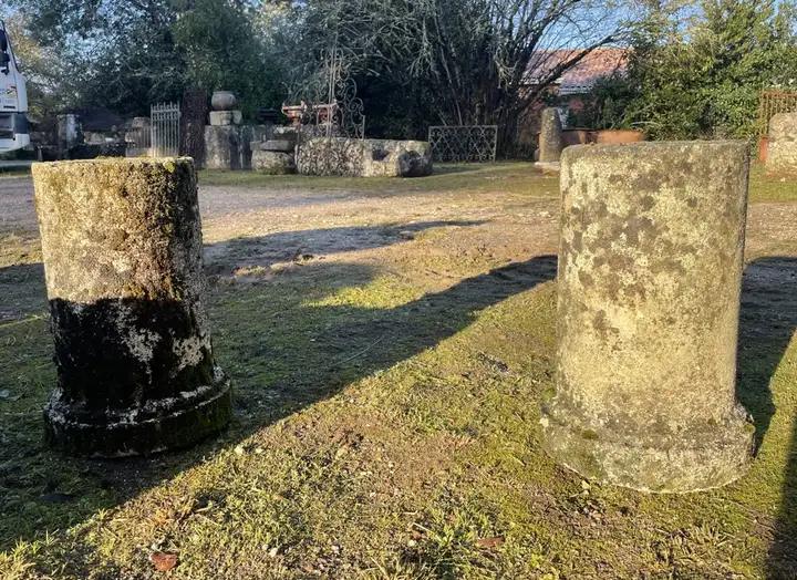 Paire de colonnes en pierre anciennes