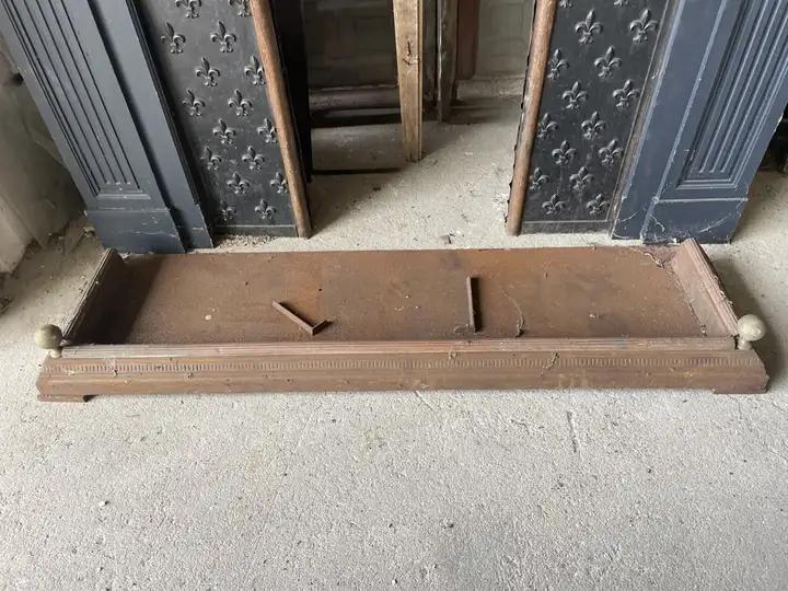 Cendrier de devant de cheminée ancien