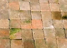 Carrelage ancien en terre cuite haute époque