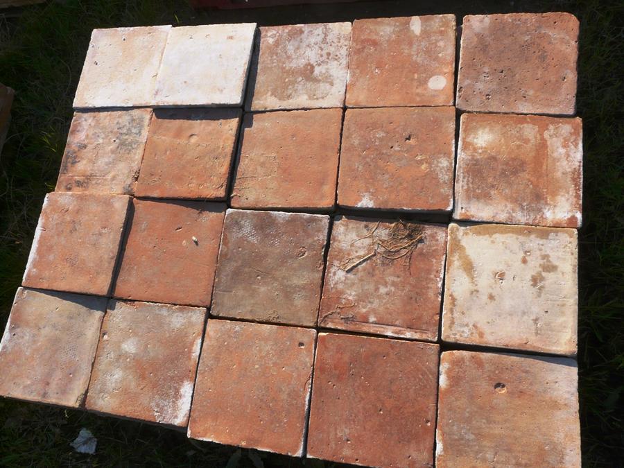 Carrelage ancien en terre cuite de section 23X23