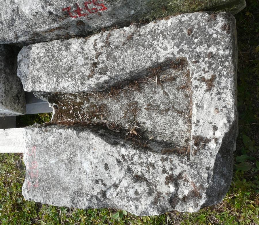 Goutiere de pompe en pierre