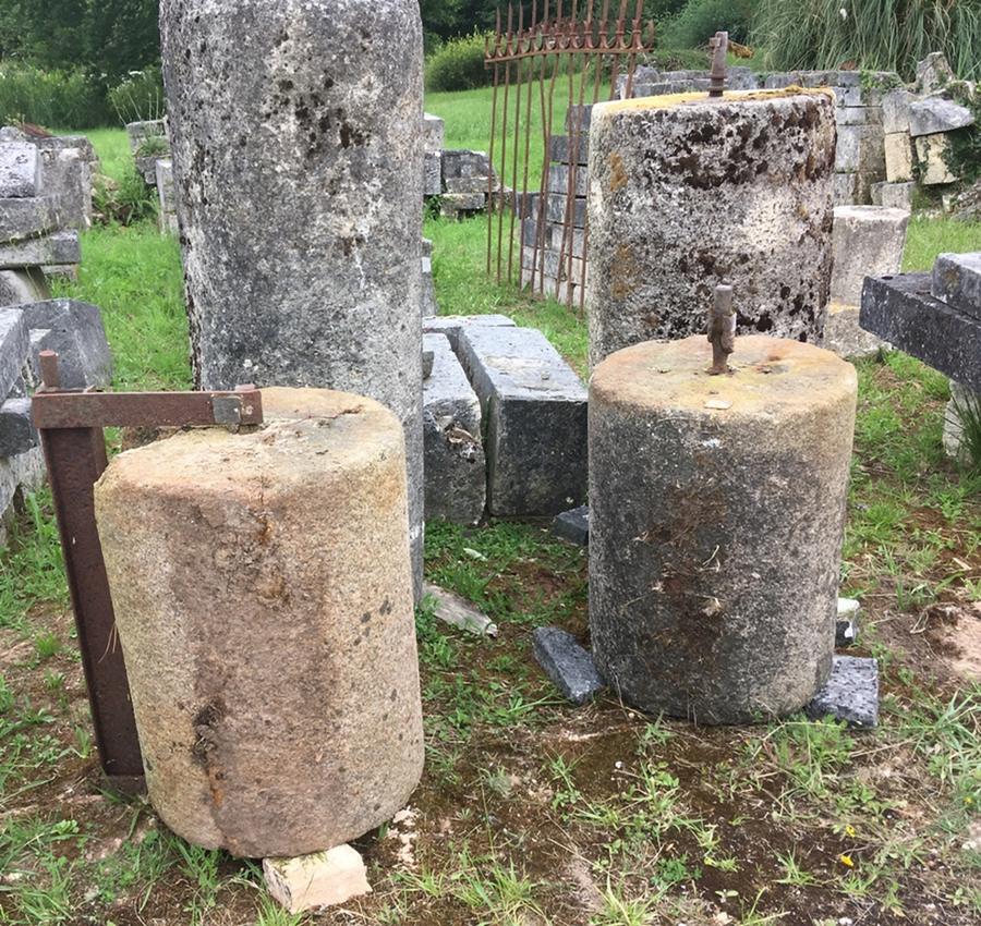 Rouleau en granit ancien