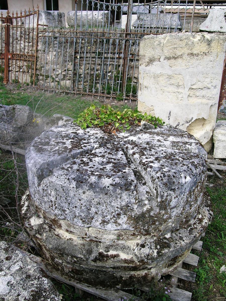 Roue en pierre dure monolithe