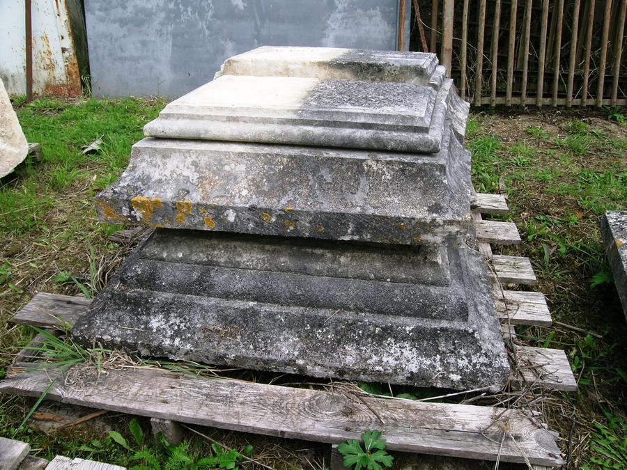 Anciennes têtes de piliers