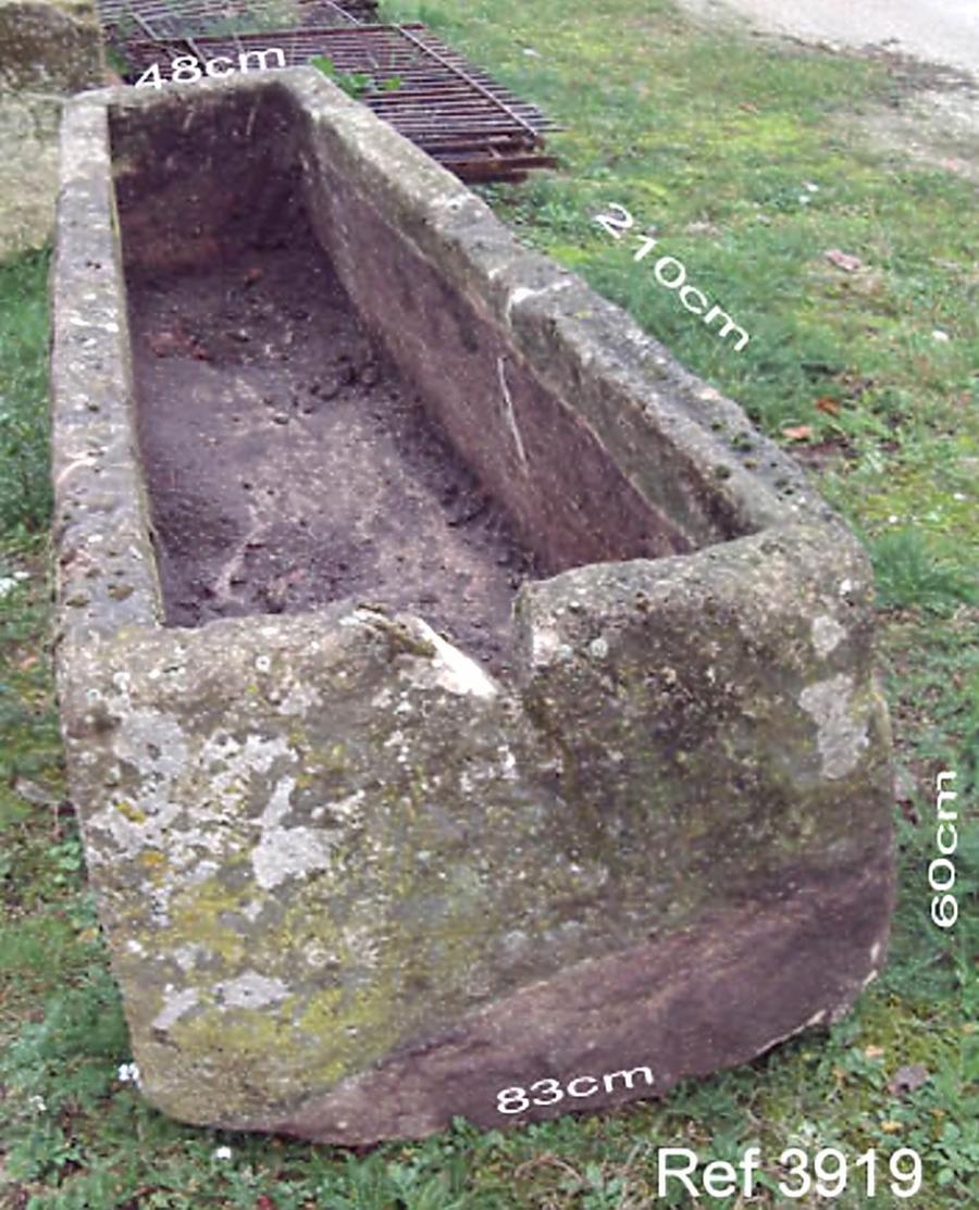 Authentique sarcophage Mérovingien en pierre