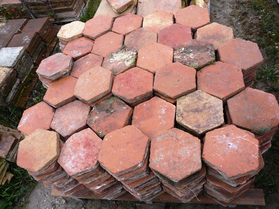 Carrelage en terre cuite ancien hexagonal